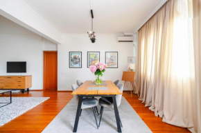 Charming 2BD Apartment in the Heart of the City